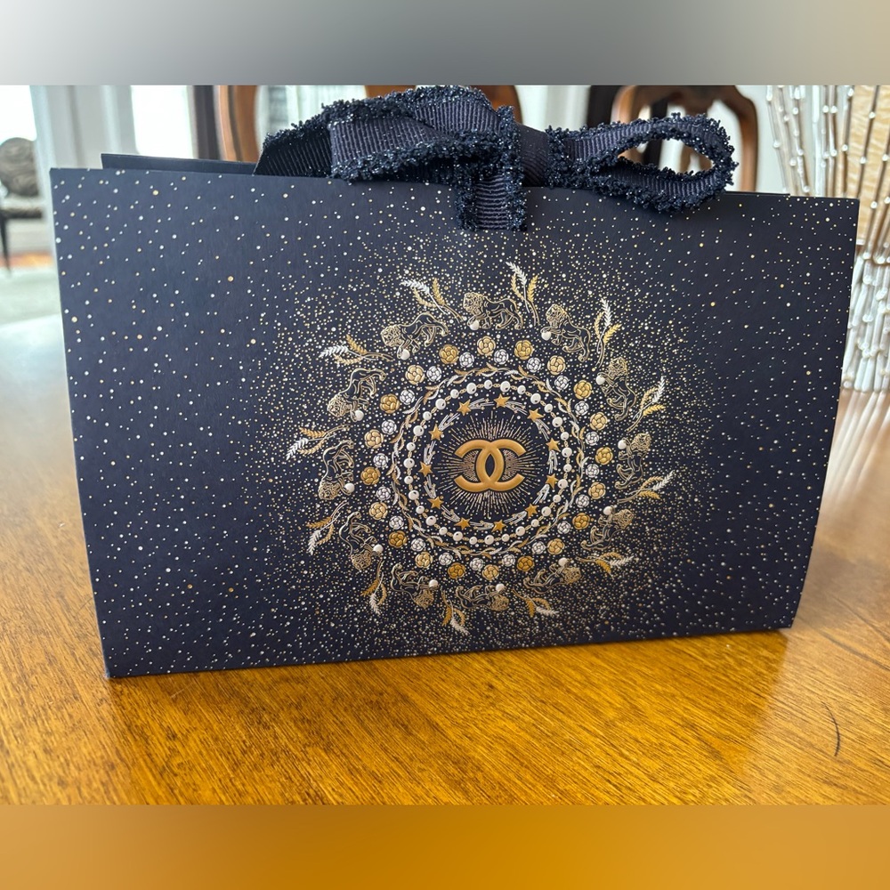 CHANEL Open box with fabric tie - ~9x6in